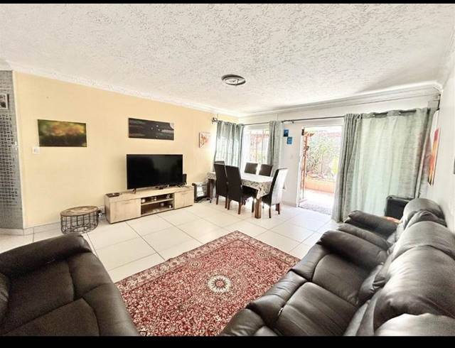 4 BEDROOM SIMPLEX FOR SALE IN HALFWAY GARDENS